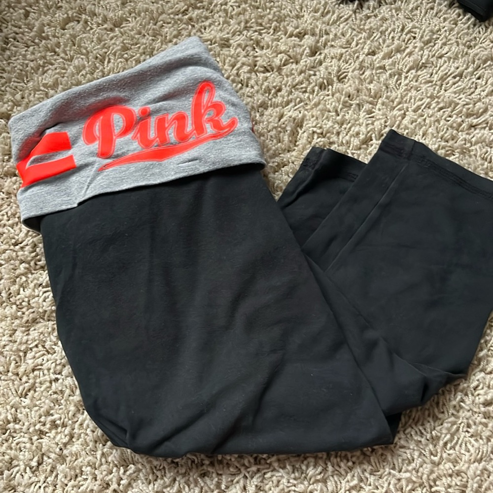 VS Pink Cropped Leggings